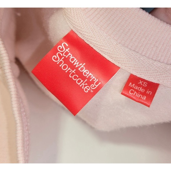 Strawberry Shortcake Graphic Sweatshirt XS Pink Retro Cartoon Characters - Picture 7 of 7